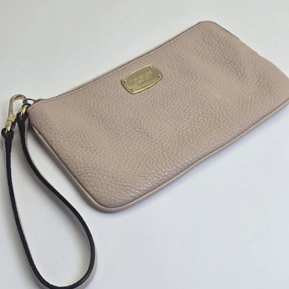 Michael Kors Pebbled Leather Wristlet Clutch Wallet Blush Pink Zip Top Gold Tone